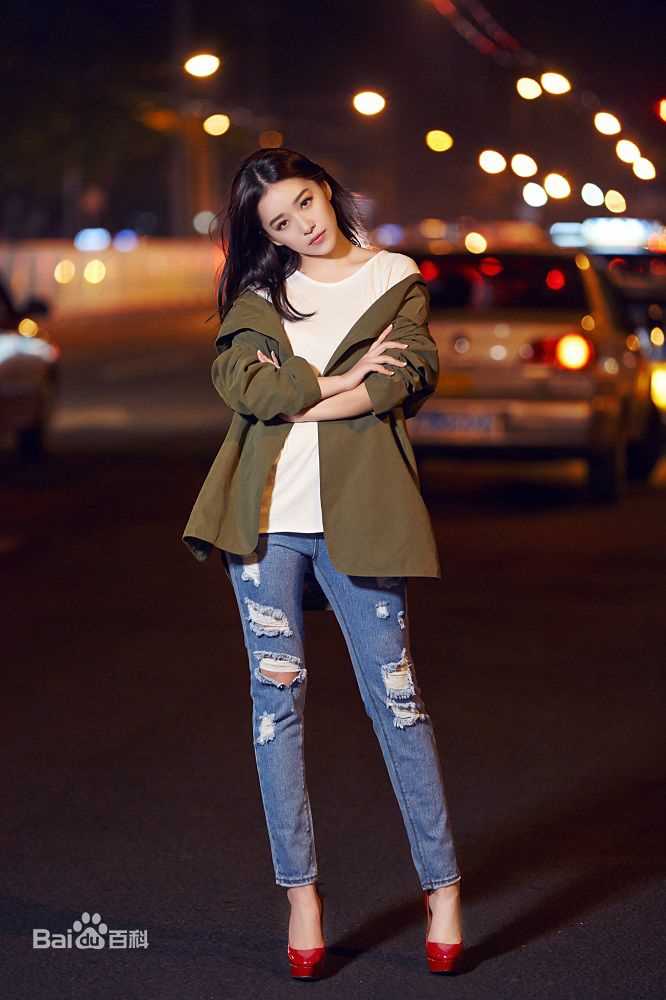 阚清子(Adi)时尚街拍图前后照片