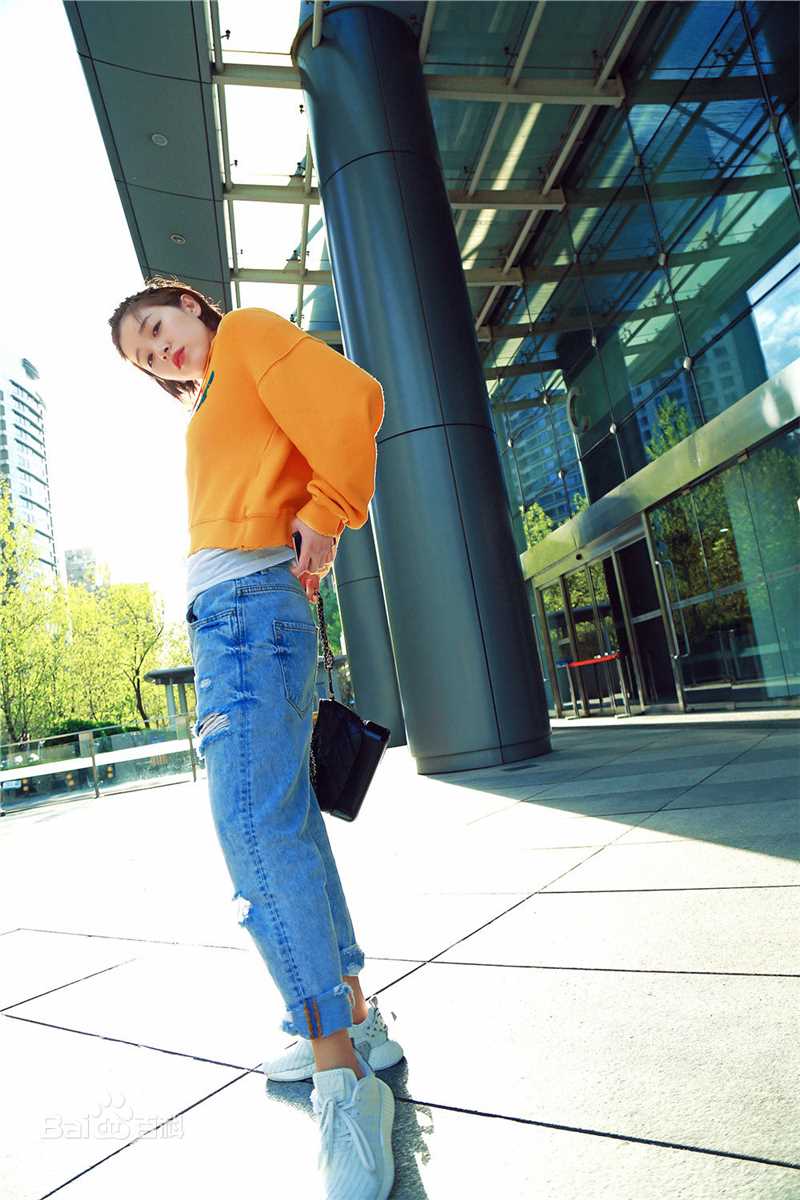 阚清子(Adi)时尚街拍图前后照片