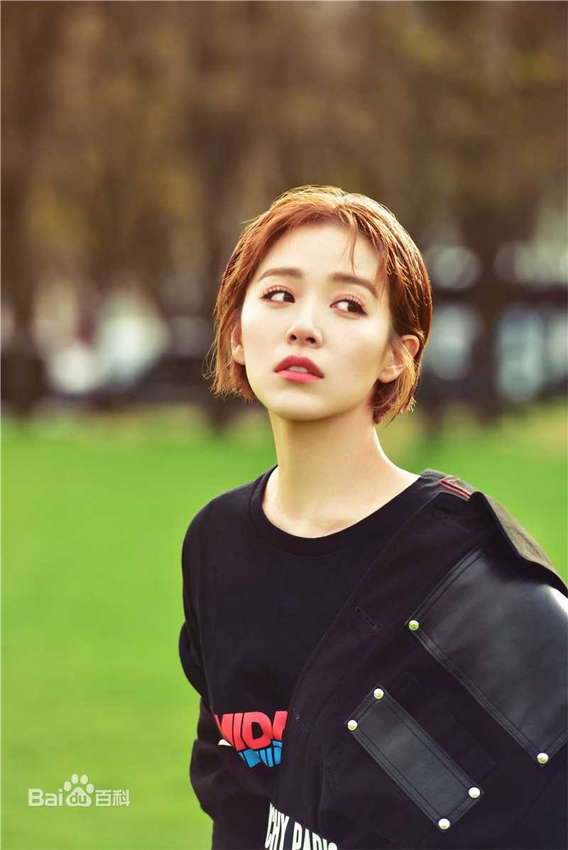 阚清子(Adi)时尚街拍图前后照片