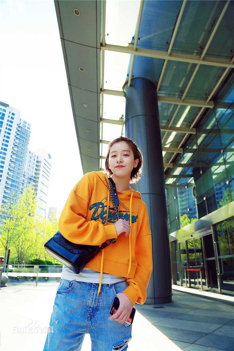 阚清子(Adi)时尚街拍图前后照片