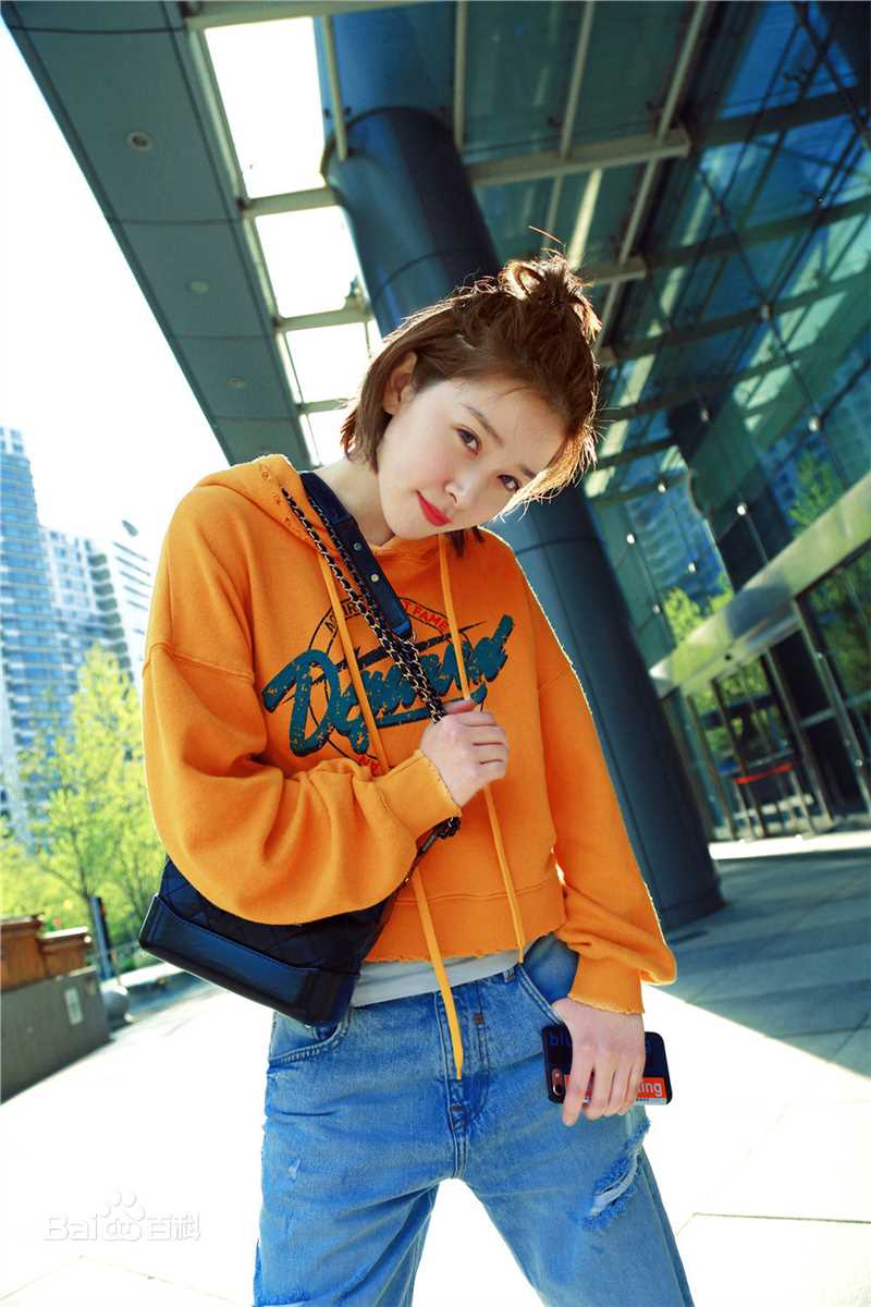 阚清子(Adi)时尚街拍图前后照片