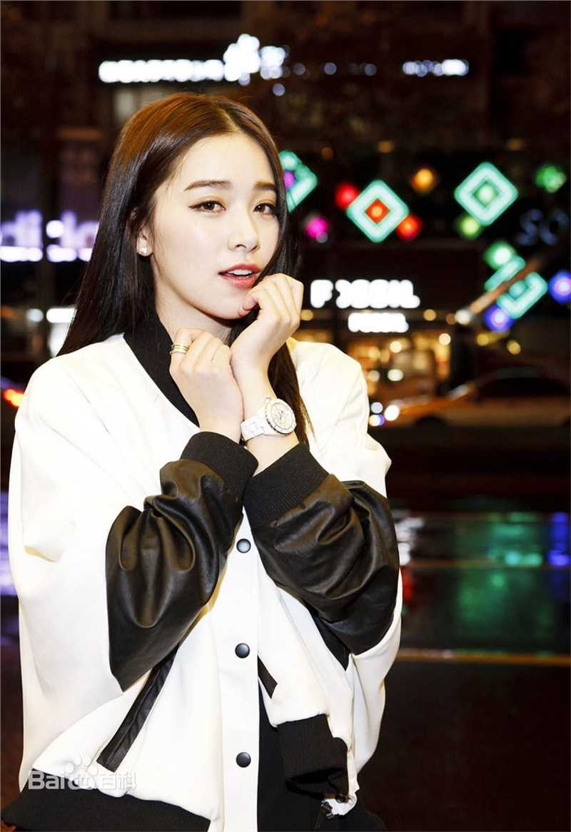 阚清子(Adi)时尚街拍图前后照片