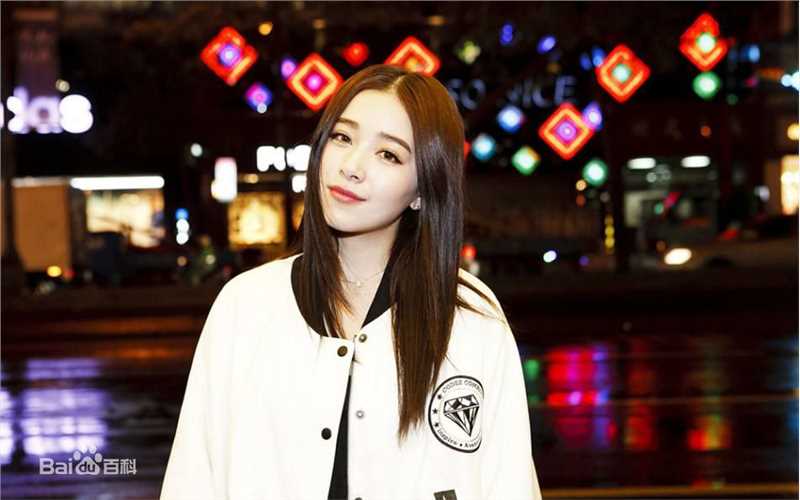 阚清子(Adi)时尚街拍图前后照片