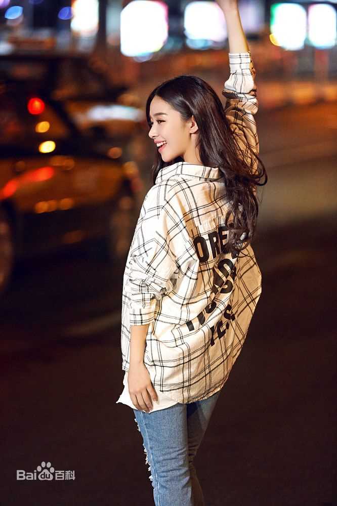 阚清子(Adi)时尚街拍图前后照片