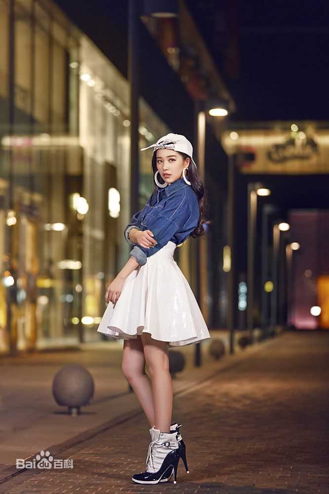 阚清子(Adi)时尚街拍图前后照片