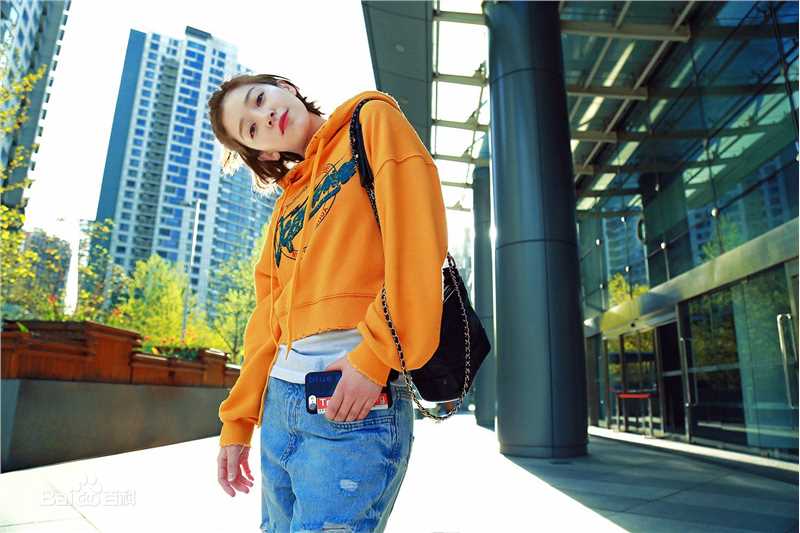 阚清子(Adi)时尚街拍图前后照片