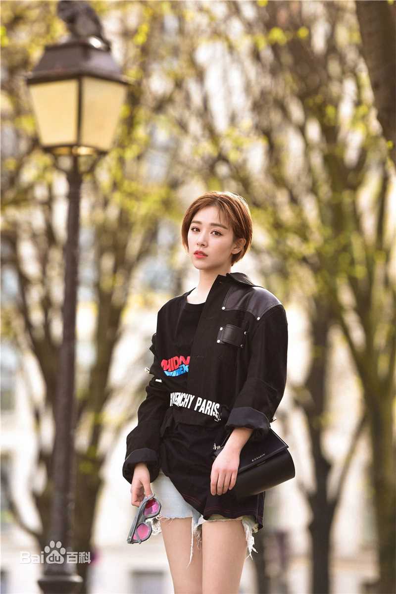 阚清子(Adi)时尚街拍图前后照片