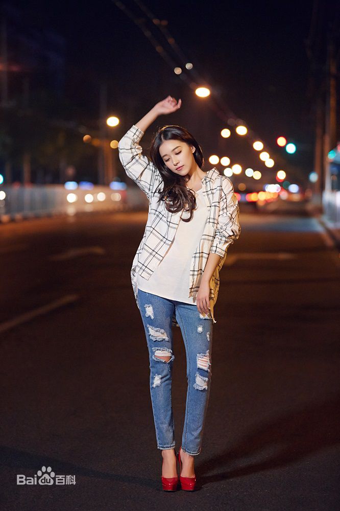 阚清子(Adi)时尚街拍图前后照片