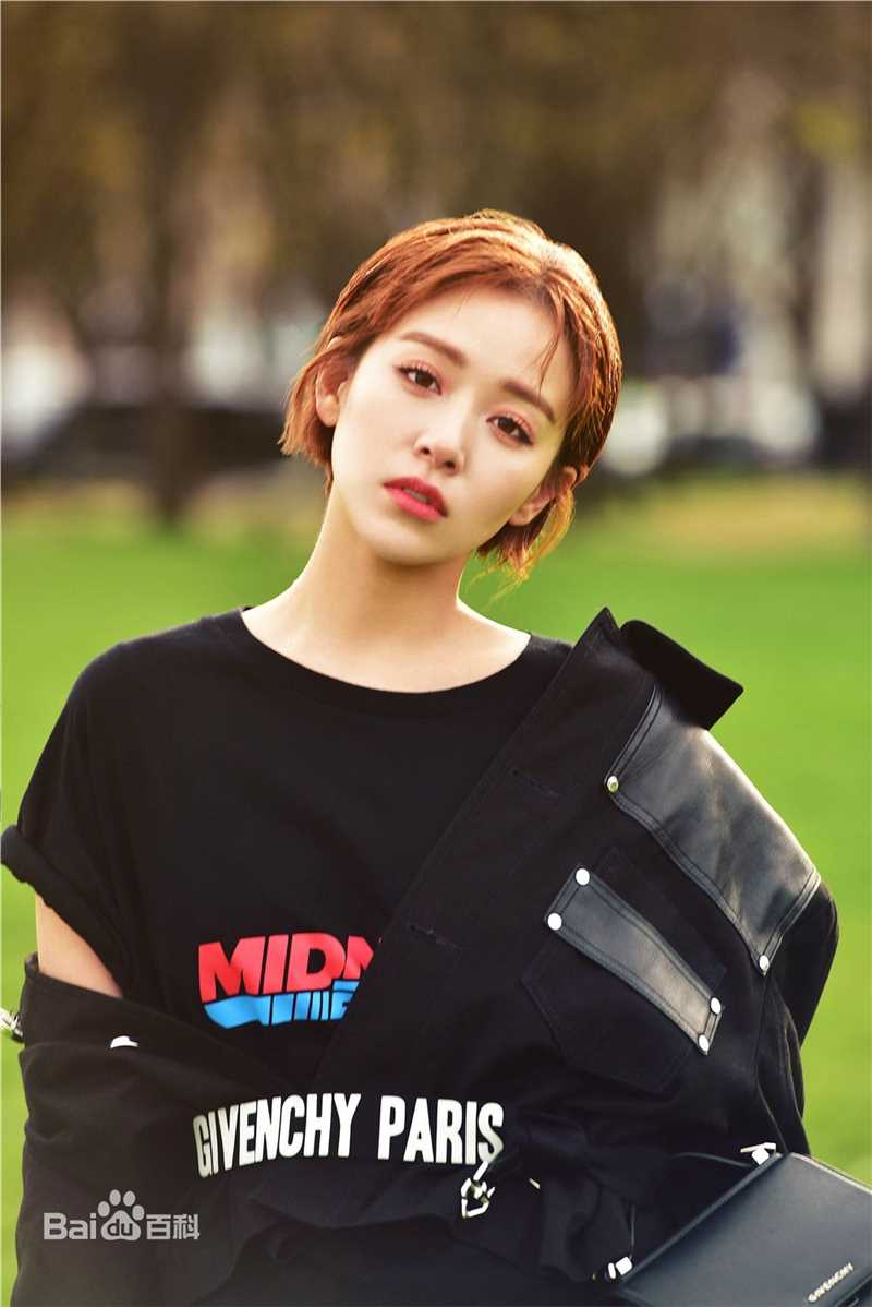 阚清子(Adi)时尚街拍图前后照片