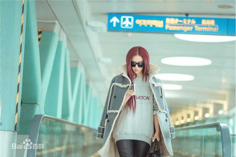 阚清子(Adi)时尚街拍图前后照片