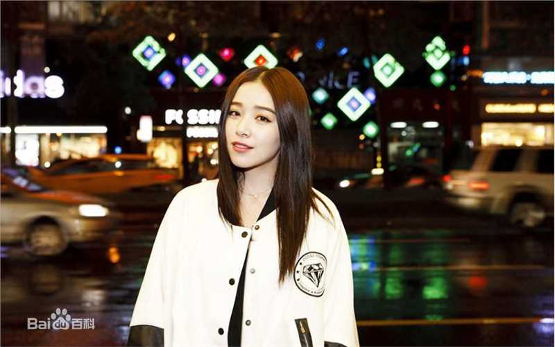 阚清子(Adi)时尚街拍图前后照片