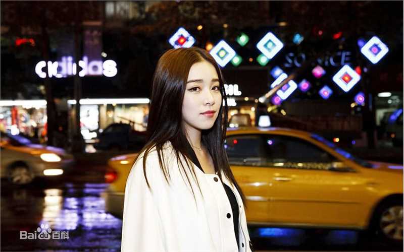 阚清子(Adi)时尚街拍图前后照片