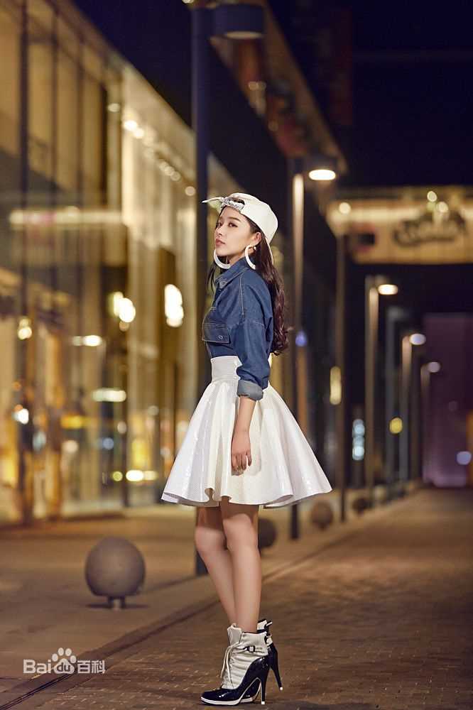 阚清子(Adi)时尚街拍图前后照片