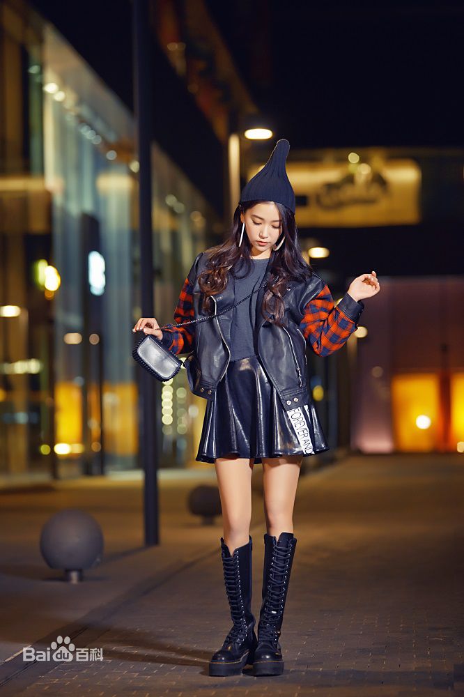 阚清子(Adi)时尚街拍图前后照片