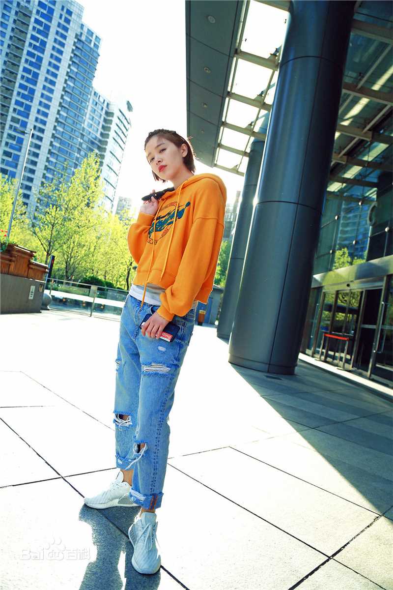 阚清子(Adi)时尚街拍图前后照片