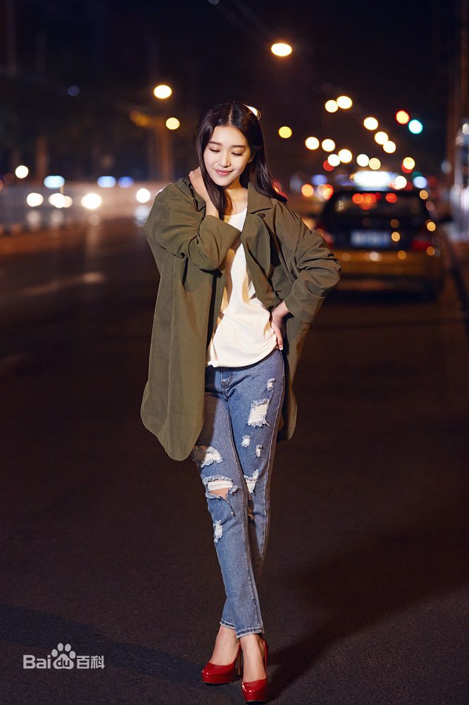 阚清子(Adi)时尚街拍图前后照片