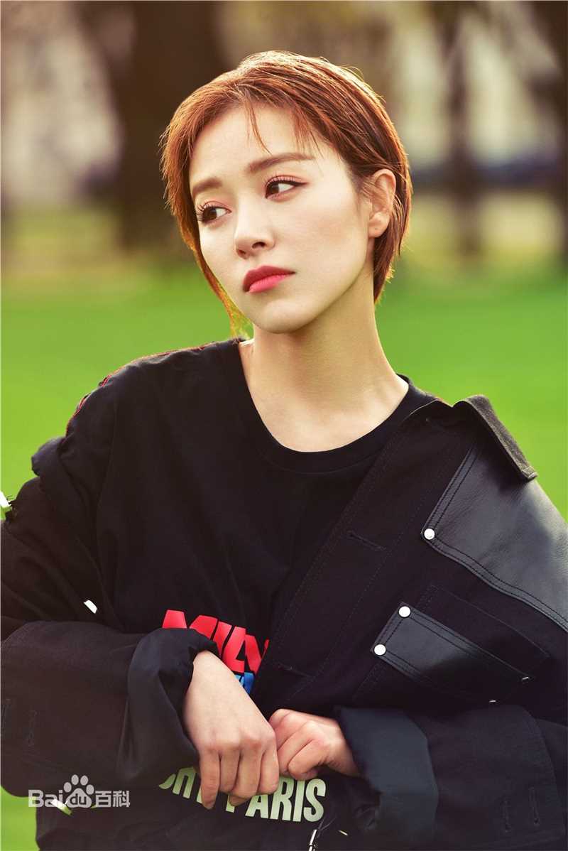 阚清子(Adi)时尚街拍图前后照片