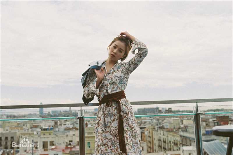 阚清子(Adi)时尚街拍图前后照片