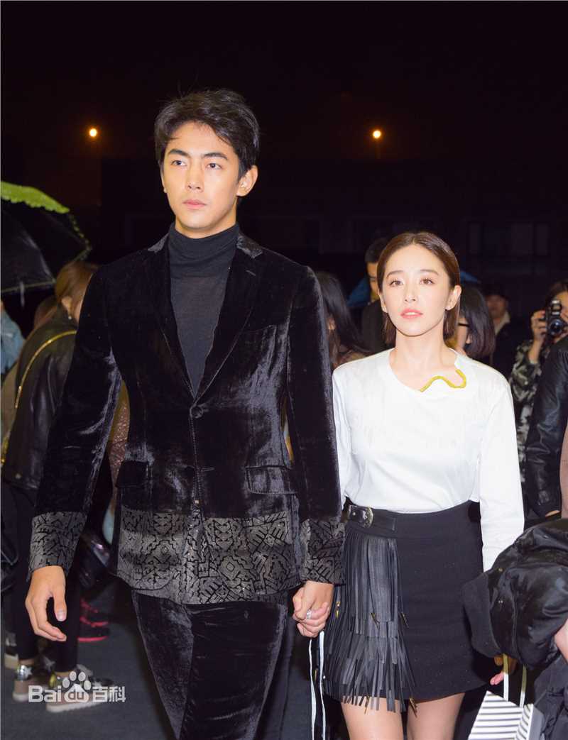 高清阚清子(Adi)在《网易时尚跨界盛典》年度最具人气时尚组合ICON中的图集