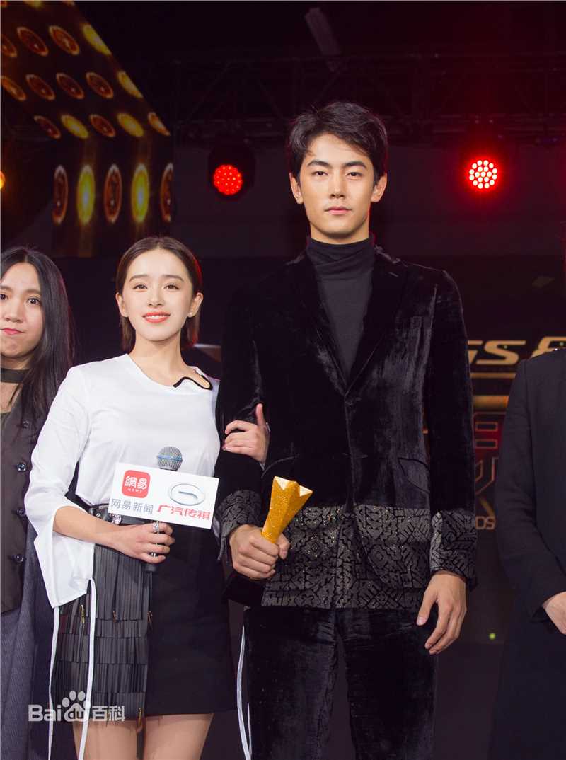 高清阚清子(Adi)在《网易时尚跨界盛典》年度最具人气时尚组合ICON中的图集