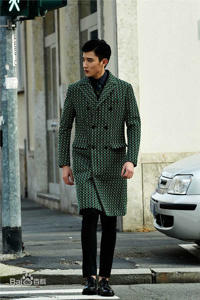 于小彤(Jim)精选杂志街拍时装周图片合辑图册