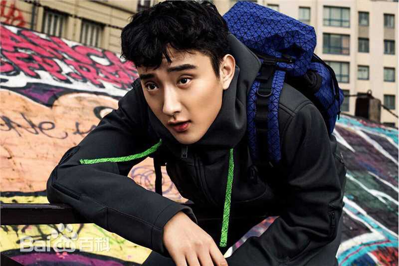 于小彤(Jim)精选杂志街拍时装周图片合辑图册