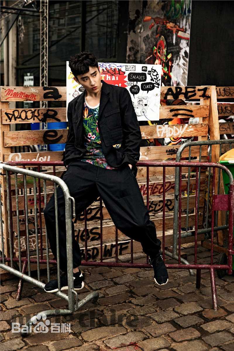 于小彤(Jim)精选杂志街拍时装周图片合辑图册