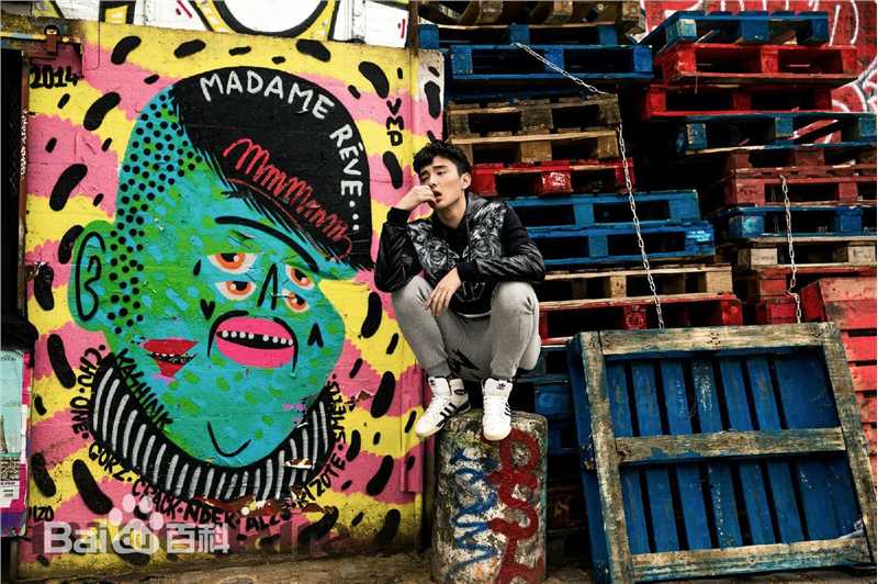 于小彤(Jim)精选杂志街拍时装周图片合辑图册