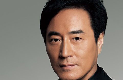 《杨立新》封面图片