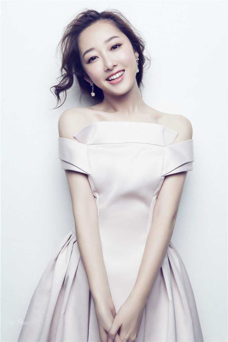 蒋梦婕平面时尚图素颜照壁纸