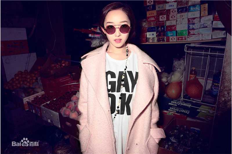 蒋梦婕最新杂志街拍壁纸