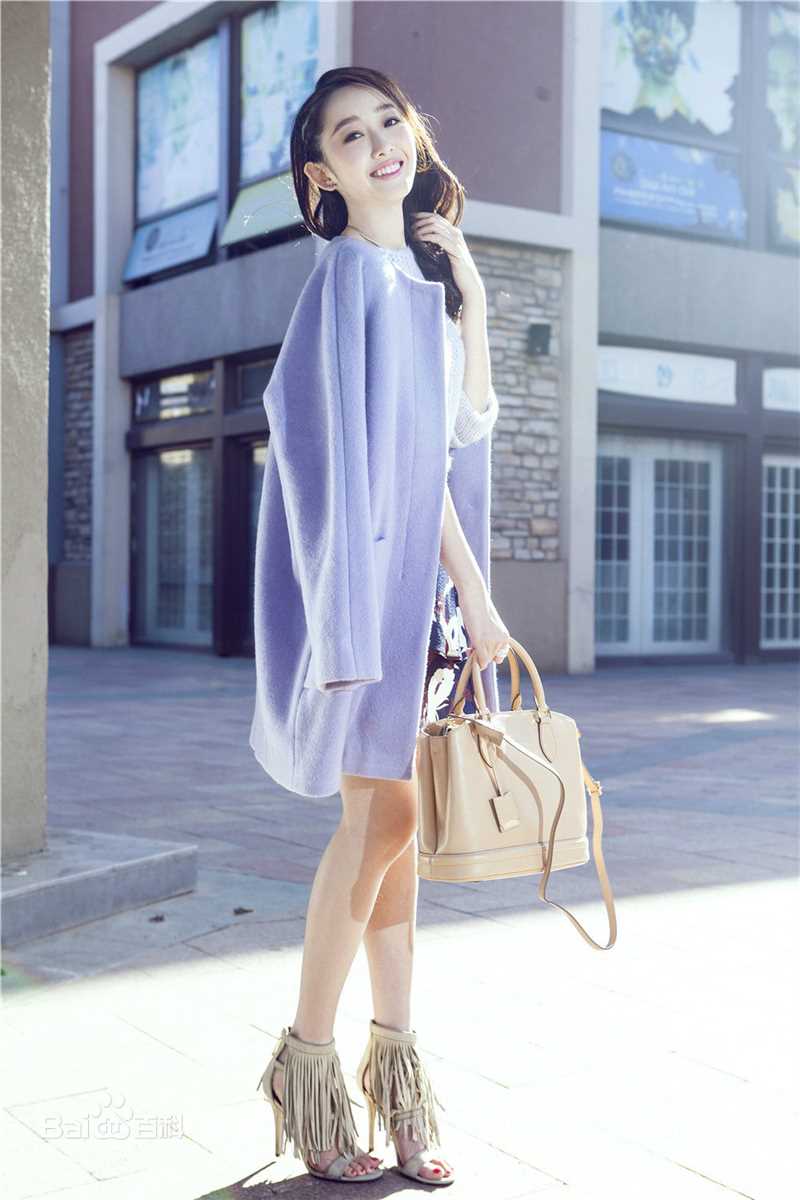 蒋梦婕最新杂志街拍壁纸