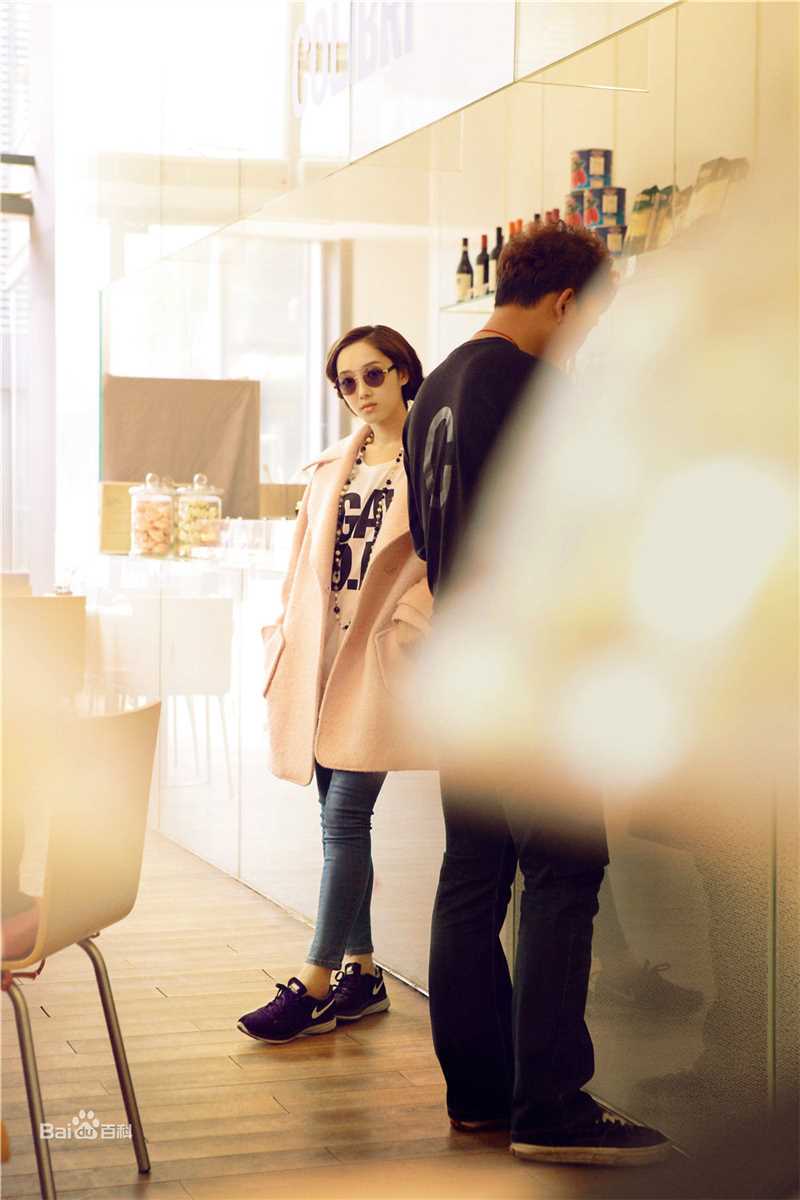 蒋梦婕最新杂志街拍壁纸