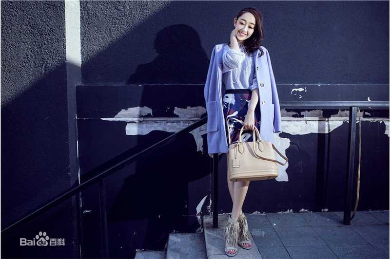 蒋梦婕最新杂志街拍壁纸