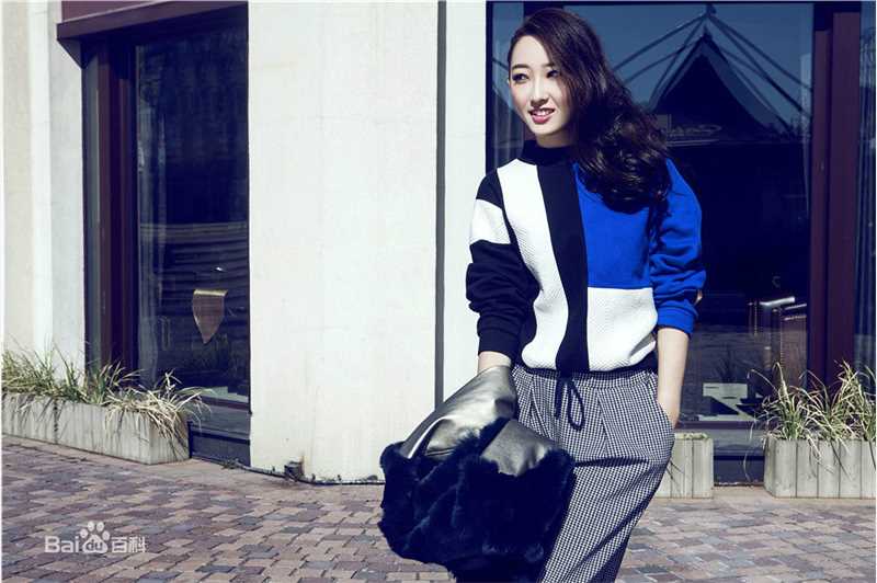 蒋梦婕最新杂志街拍壁纸