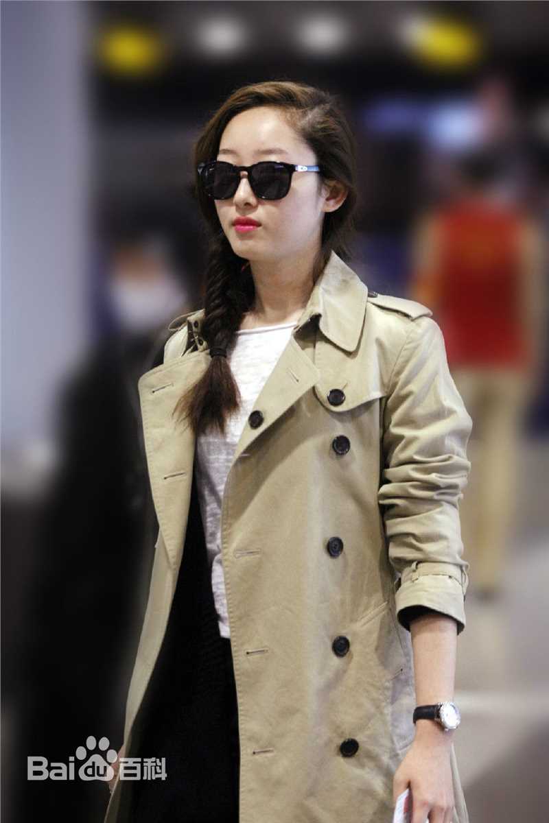 蒋梦婕机场街拍图前后照片
