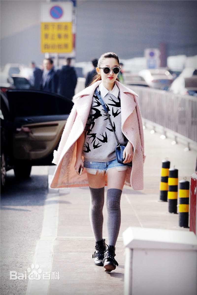 蒋梦婕机场街拍图前后照片