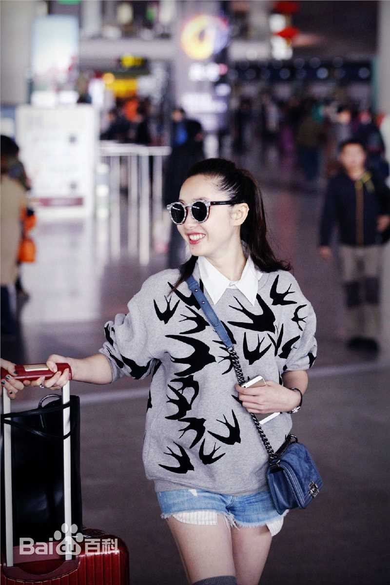 蒋梦婕机场街拍图前后照片