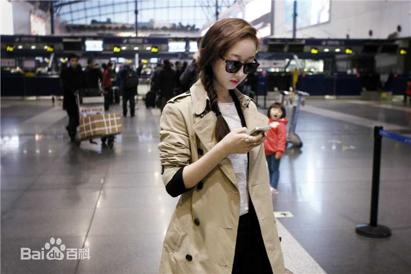 蒋梦婕机场街拍图前后照片