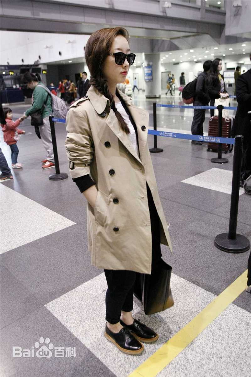 蒋梦婕机场街拍图前后照片