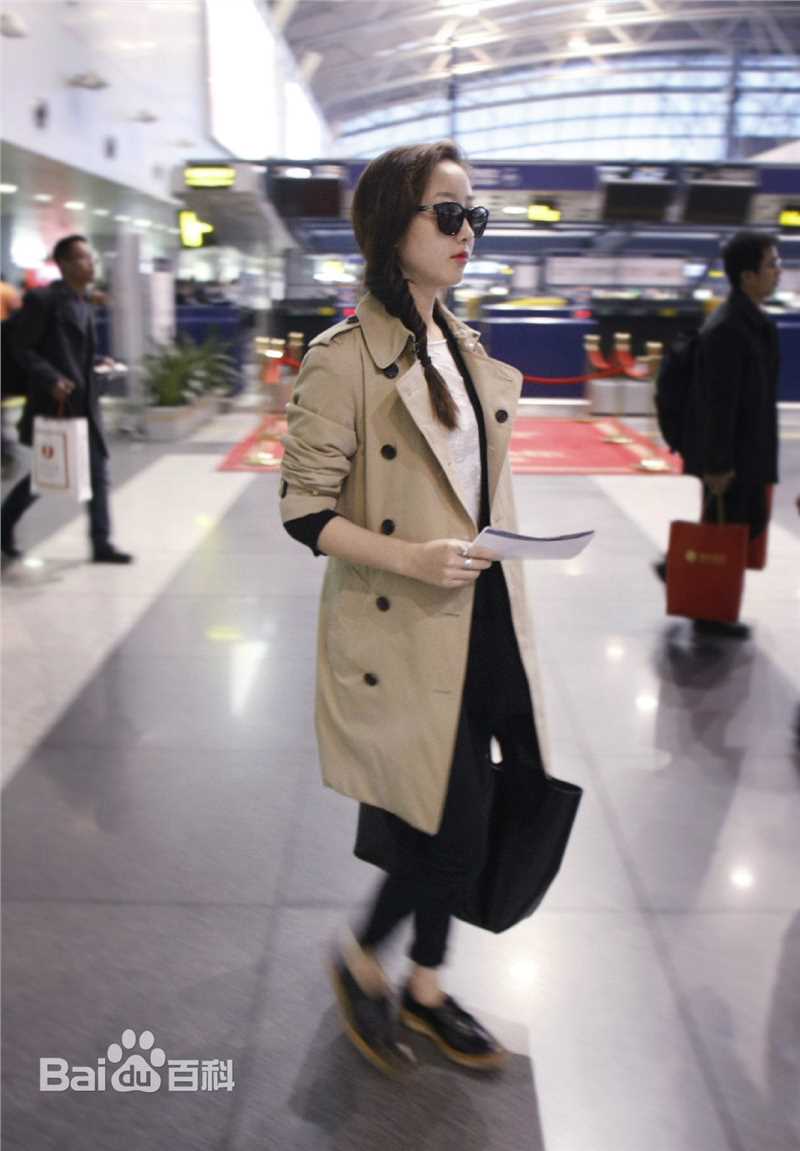 蒋梦婕机场街拍图前后照片