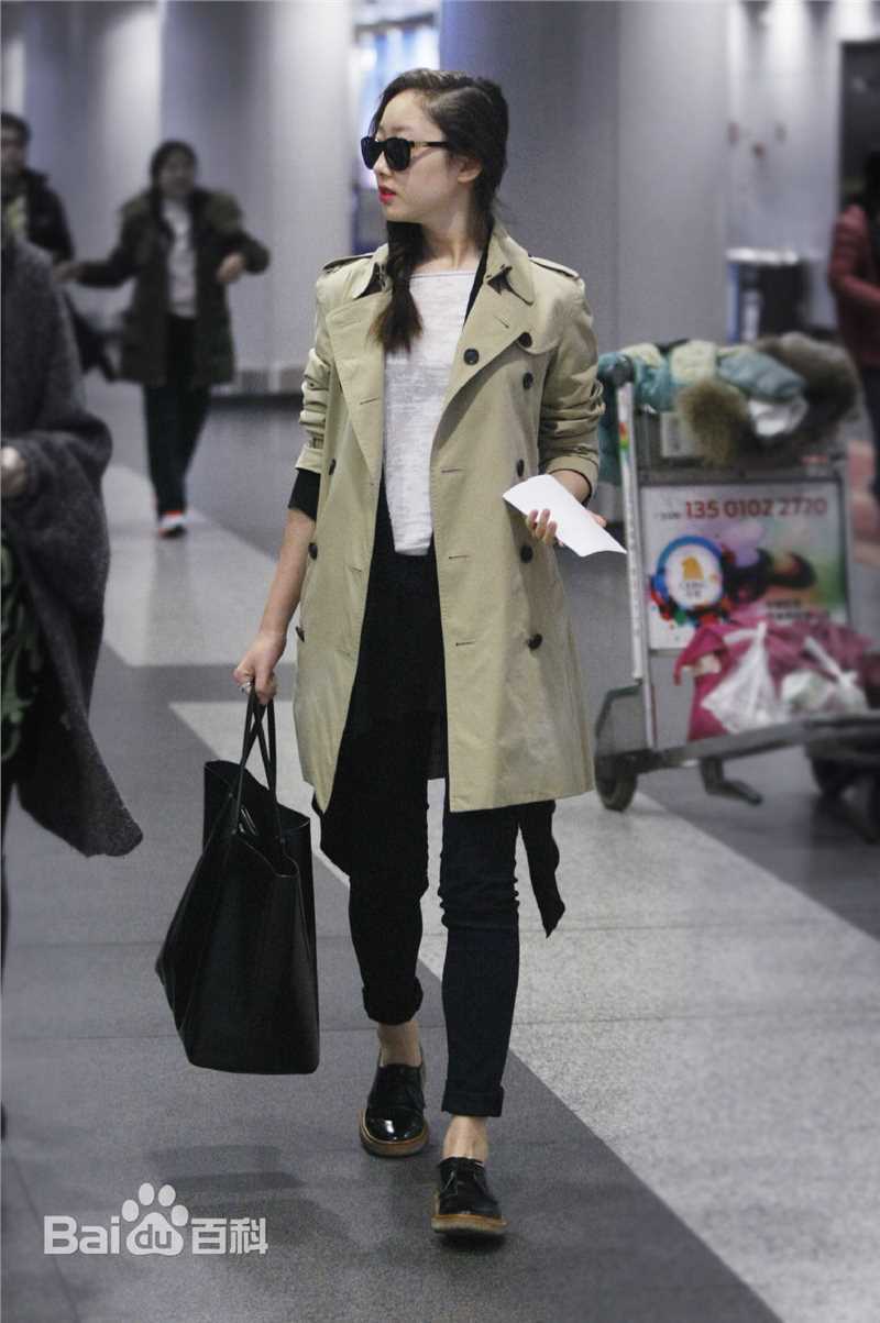 蒋梦婕机场街拍图前后照片