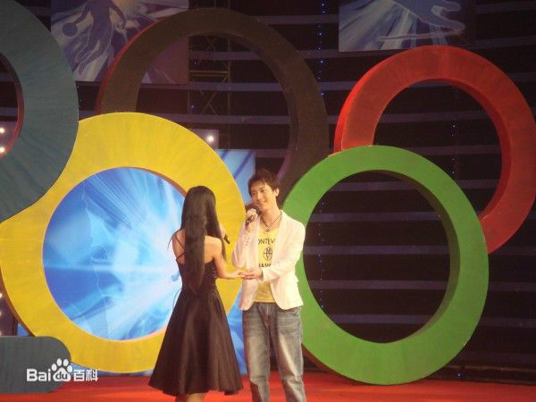 王龙华(Henry)唱歌素颜照相册