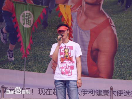 王龙华(Henry)唱歌素颜照相册