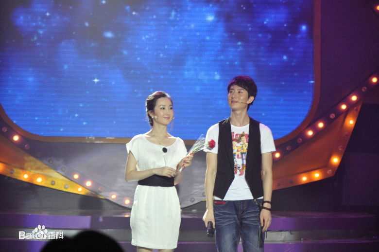 王龙华(Henry)唱歌素颜照相册