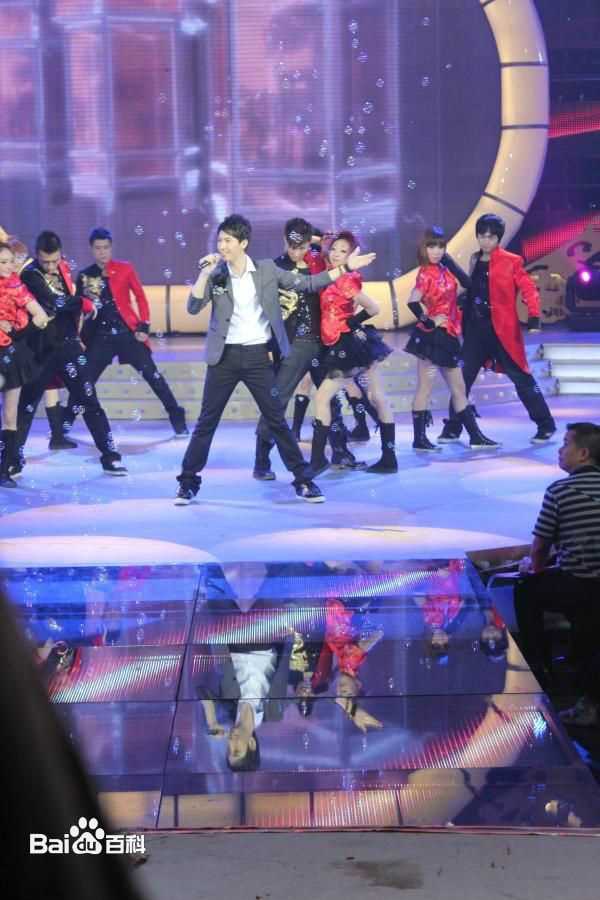 王龙华(Henry)唱歌素颜照相册