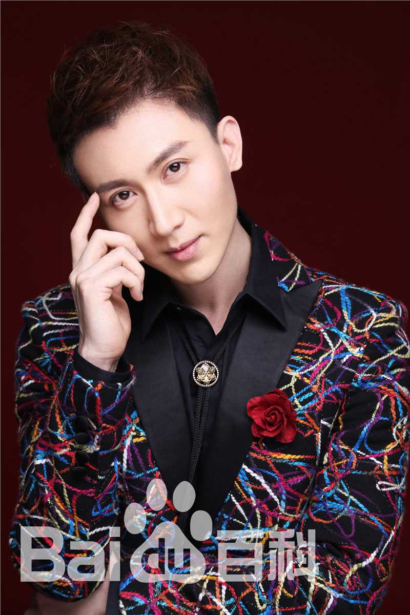 王龙华(Henry)最新痞帅壁纸