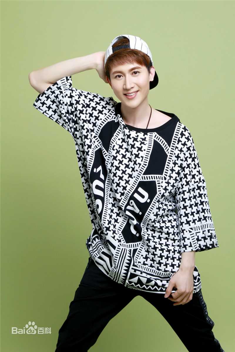 王龙华(Henry)街舞性感图片图集