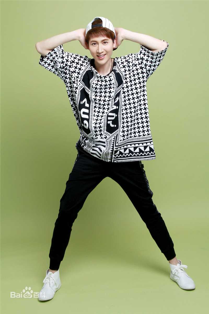 王龙华(Henry)街舞性感图片图集