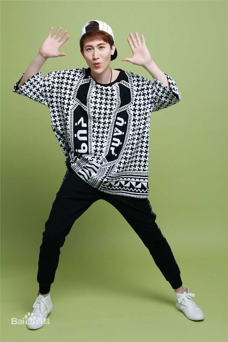 王龙华(Henry)街舞性感图片图集